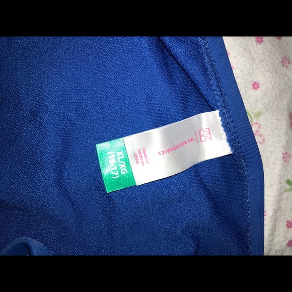 Bikini - Picture 4 of 7